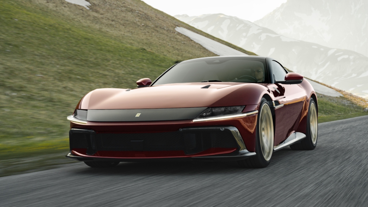 Ferrari 12Cilindri Manuale: V12 upír s manuální řadící pákou žije!